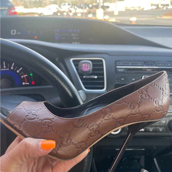Sexy gucci brown pump gently worn size 7